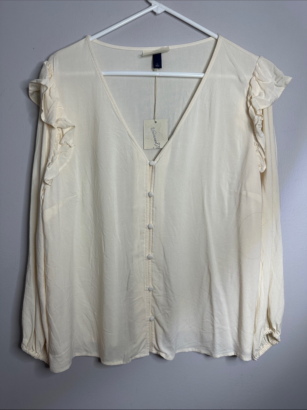 Ruffled Long-Sleeve V-Neck Blouse - Cream size L NWT
